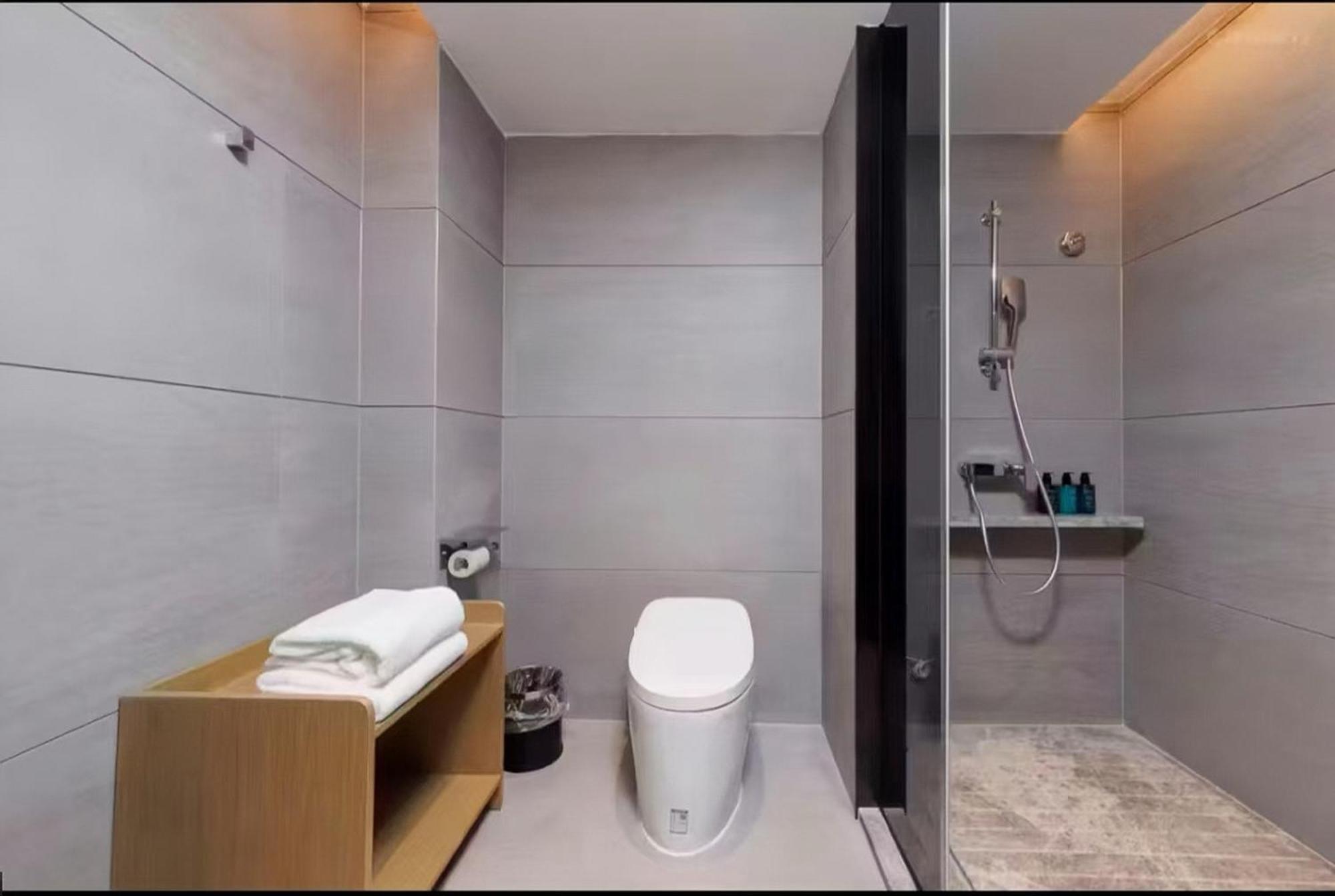 Mehood Lestie International Hotel Nancun Wanbo Metro Station Branch - Free Shuttle Bus To Canton Fair Complex During Canton Fair Period & Free Breakfast & Free Afternoon Tea & Free Midnight Snack & Free Vpn Internet Access Eksteriør bilde