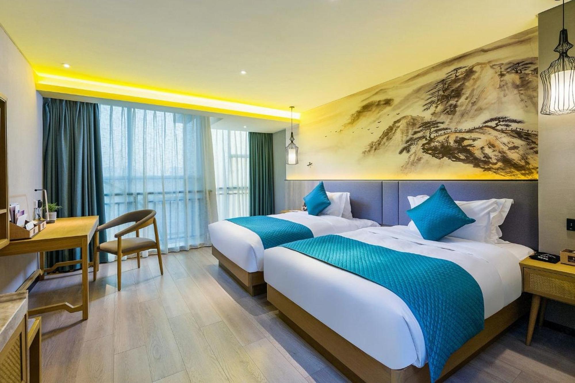 Mehood Lestie International Hotel Nancun Wanbo Metro Station Branch - Free Shuttle Bus To Canton Fair Complex During Canton Fair Period & Free Breakfast & Free Afternoon Tea & Free Midnight Snack & Free Vpn Internet Access Eksteriør bilde