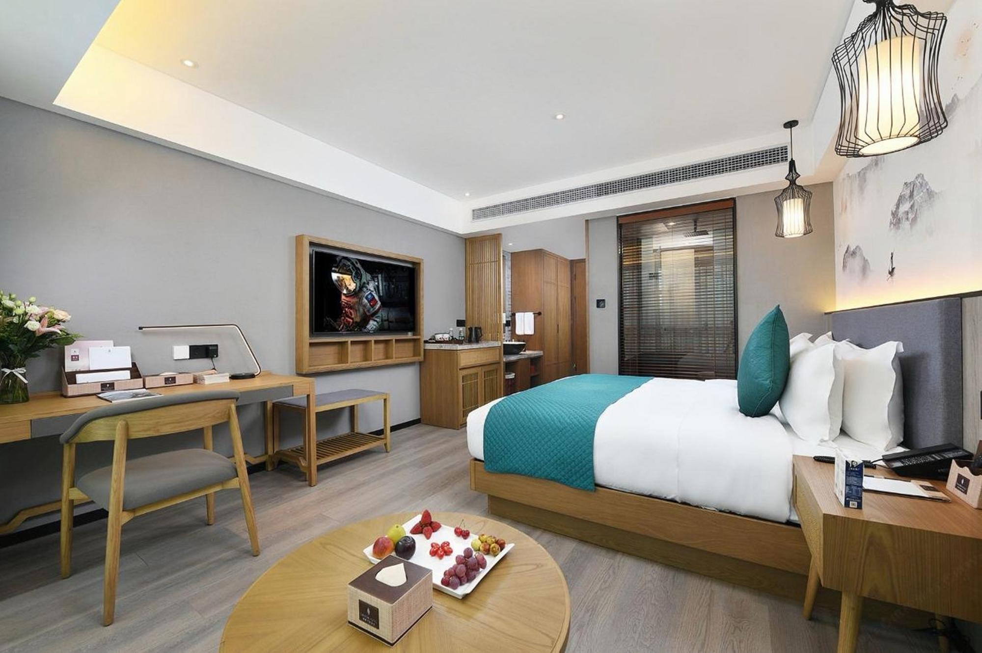 Mehood Lestie International Hotel Nancun Wanbo Metro Station Branch - Free Shuttle Bus To Canton Fair Complex During Canton Fair Period & Free Breakfast & Free Afternoon Tea & Free Midnight Snack & Free Vpn Internet Access Eksteriør bilde