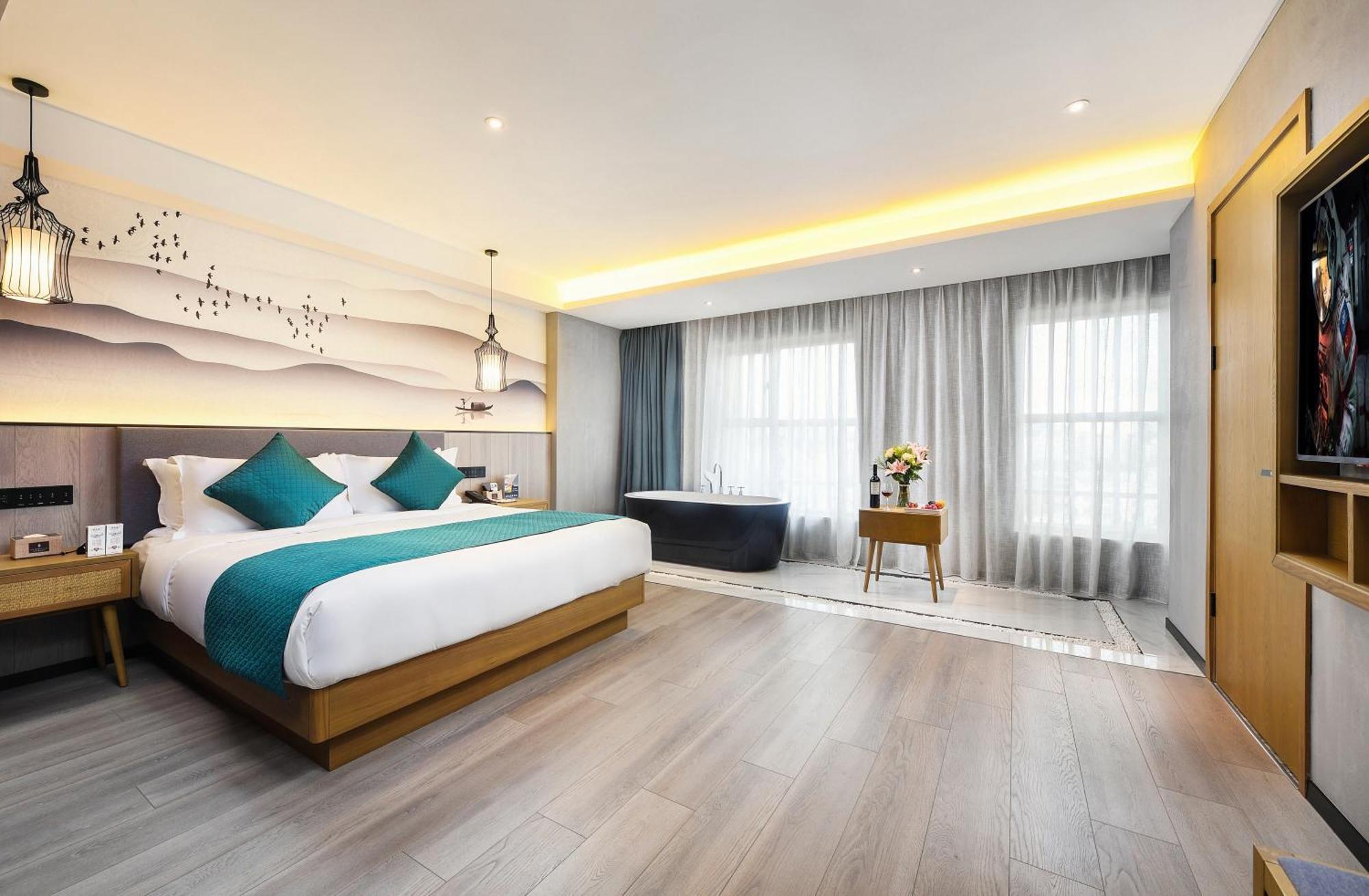 Mehood Lestie International Hotel Nancun Wanbo Metro Station Branch - Free Shuttle Bus To Canton Fair Complex During Canton Fair Period & Free Breakfast & Free Afternoon Tea & Free Midnight Snack & Free Vpn Internet Access Eksteriør bilde