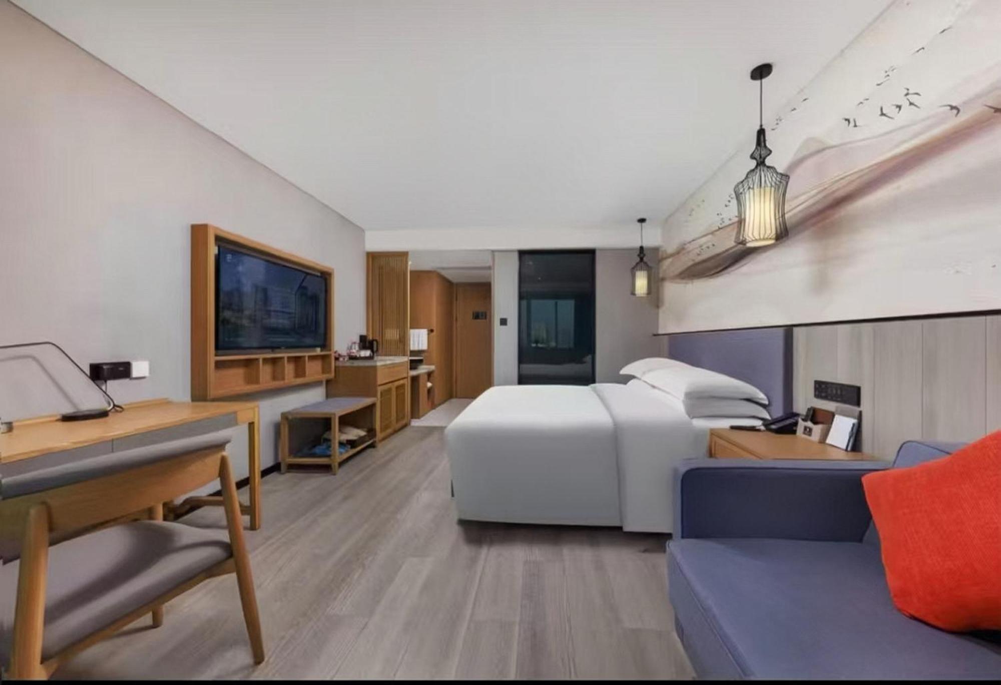 Mehood Lestie International Hotel Nancun Wanbo Metro Station Branch - Free Shuttle Bus To Canton Fair Complex During Canton Fair Period & Free Breakfast & Free Afternoon Tea & Free Midnight Snack & Free Vpn Internet Access Eksteriør bilde