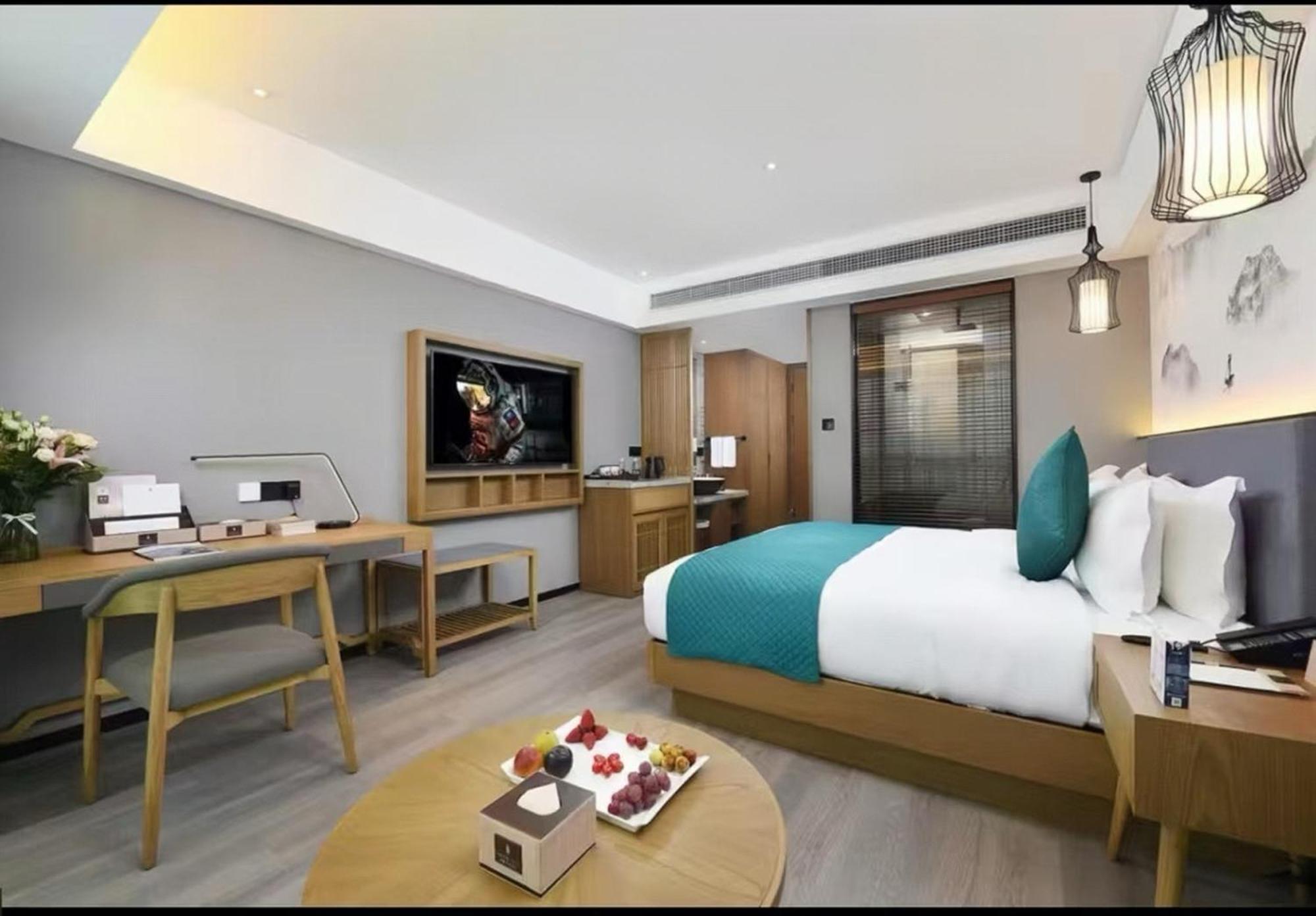 Mehood Lestie International Hotel Nancun Wanbo Metro Station Branch - Free Shuttle Bus To Canton Fair Complex During Canton Fair Period & Free Breakfast & Free Afternoon Tea & Free Midnight Snack & Free Vpn Internet Access Eksteriør bilde