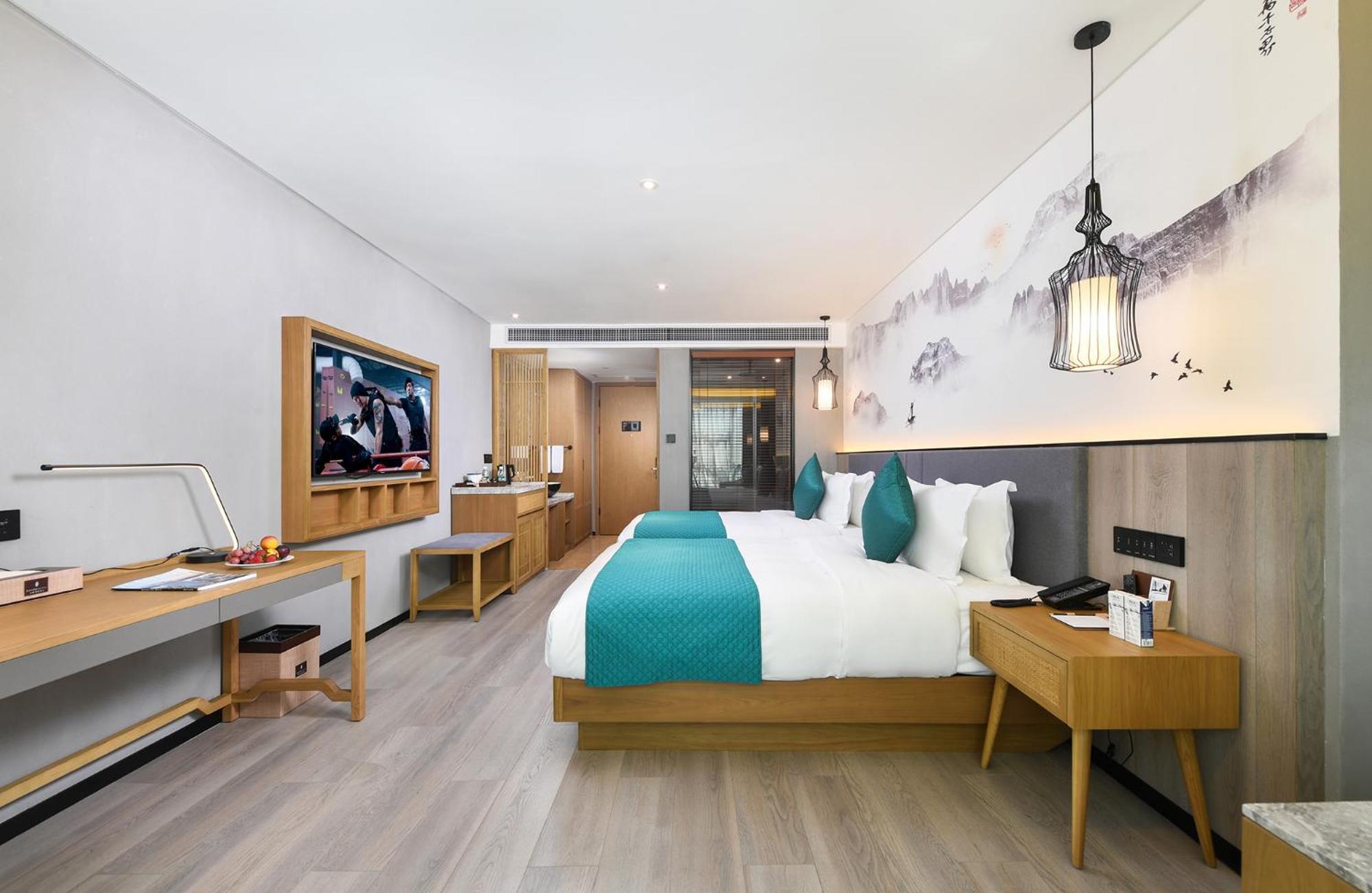 Mehood Lestie International Hotel Nancun Wanbo Metro Station Branch - Free Shuttle Bus To Canton Fair Complex During Canton Fair Period & Free Breakfast & Free Afternoon Tea & Free Midnight Snack & Free Vpn Internet Access Eksteriør bilde
