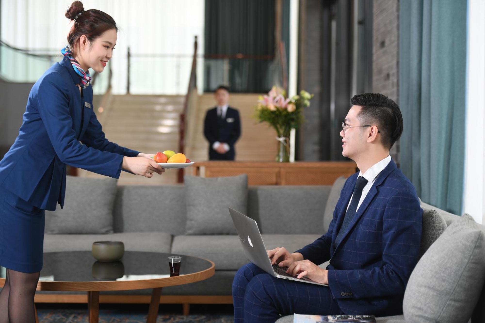 Mehood Lestie International Hotel Nancun Wanbo Metro Station Branch - Free Shuttle Bus To Canton Fair Complex During Canton Fair Period & Free Breakfast & Free Afternoon Tea & Free Midnight Snack & Free Vpn Internet Access Eksteriør bilde