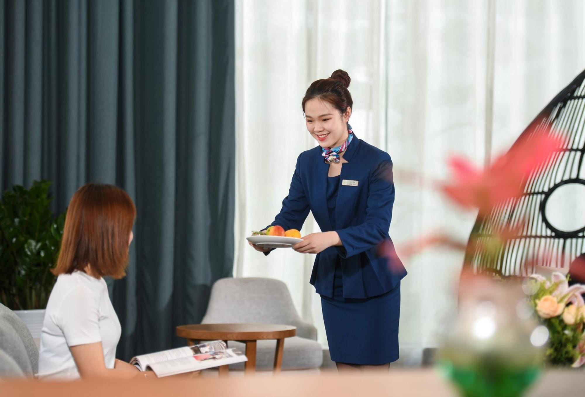 Mehood Lestie International Hotel Nancun Wanbo Metro Station Branch - Free Shuttle Bus To Canton Fair Complex During Canton Fair Period & Free Breakfast & Free Afternoon Tea & Free Midnight Snack & Free Vpn Internet Access Eksteriør bilde