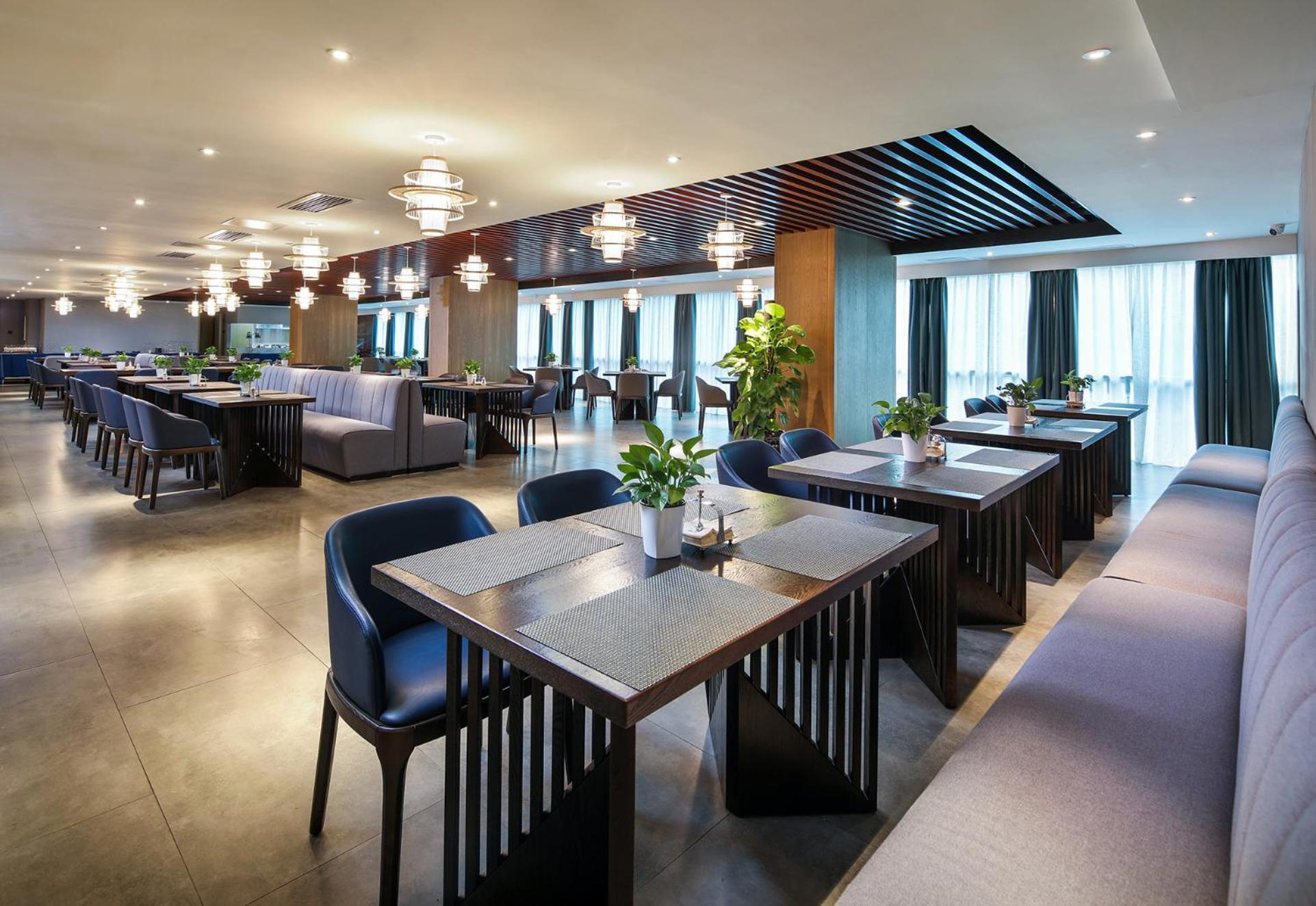 Mehood Lestie International Hotel Nancun Wanbo Metro Station Branch - Free Shuttle Bus To Canton Fair Complex During Canton Fair Period & Free Breakfast & Free Afternoon Tea & Free Midnight Snack & Free Vpn Internet Access Eksteriør bilde
